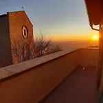 Cortona's Rooftop Nest דירה *