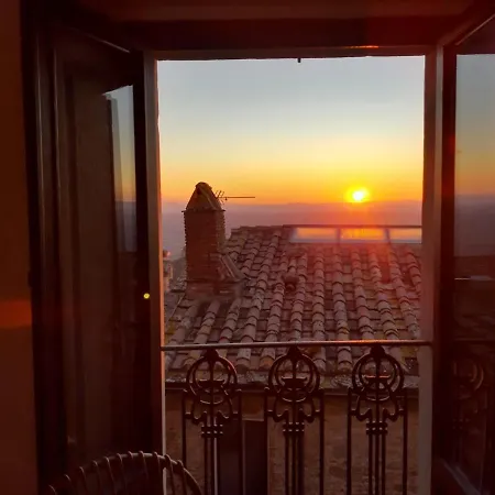 Cortona's Rooftop Nest * コルトーナ