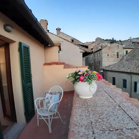 Apartament Cortona's Rooftop Nest *
