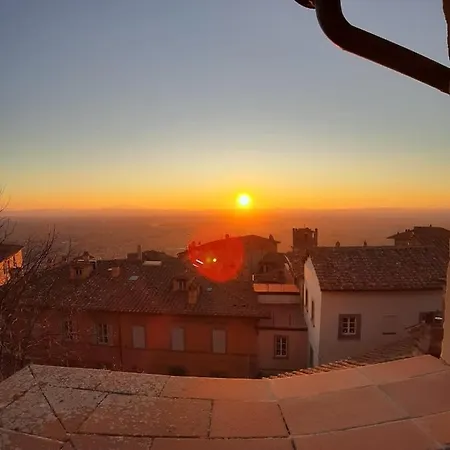 Apartman Cortona's Rooftop Nest *