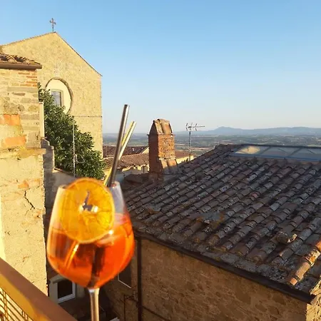 Cortona's Rooftop Nest Apartman Cortona