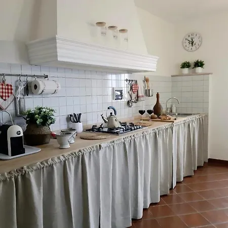 Cortona's Rooftop Nest Apartman *