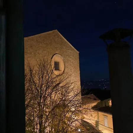 Cortona's Rooftop Nest Apartman *