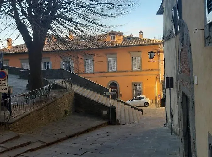 Apartament Cortona's Rooftop Nest *