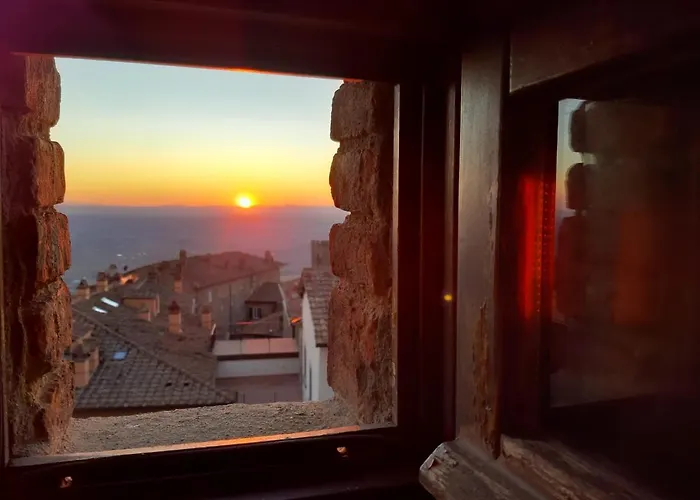 Cortona's Rooftop Nest Apartament Cortona