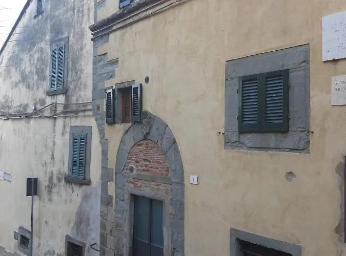 Cortona's Rooftop Nest Apartament *