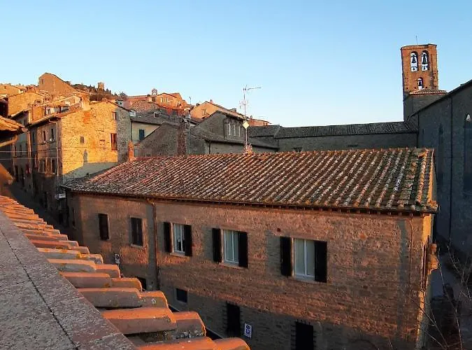 Cortona's Rooftop Nest Apartament Cortona