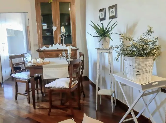 Cortona's Rooftop Nest Apartament