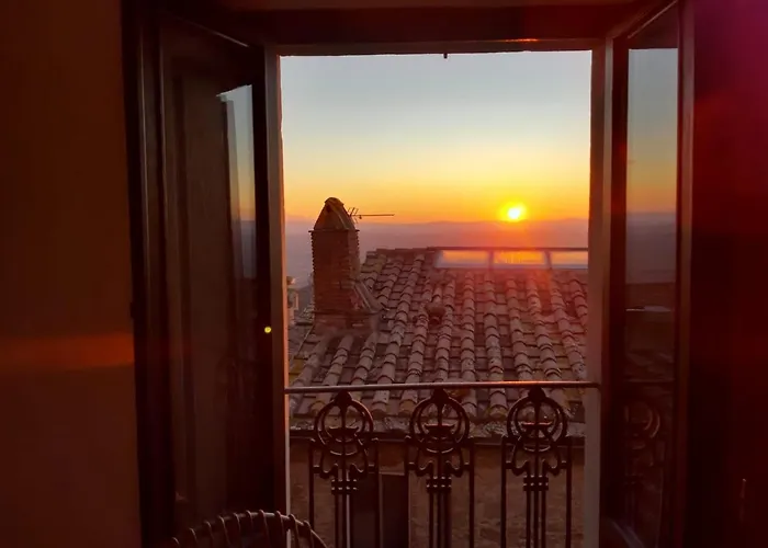 Cortona's Rooftop Nest * Cortona
