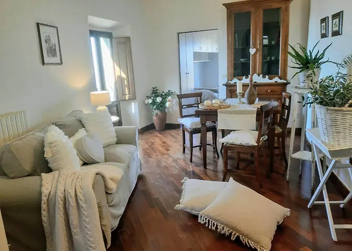 Cortona's Rooftop Nest Apartament *