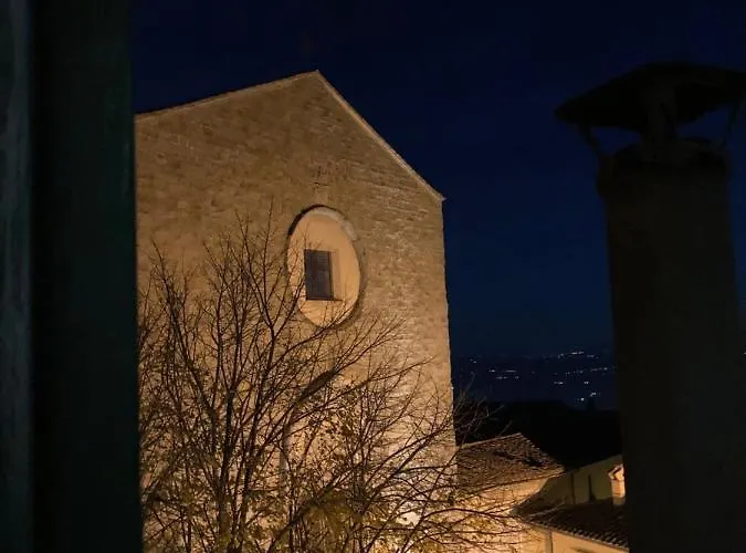 Cortona's Rooftop Nest Apartament *