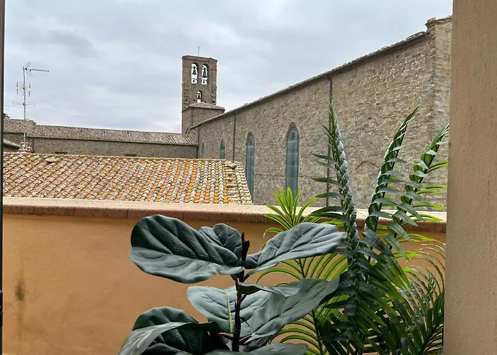 Cortona's Rooftop Nest Apartament *